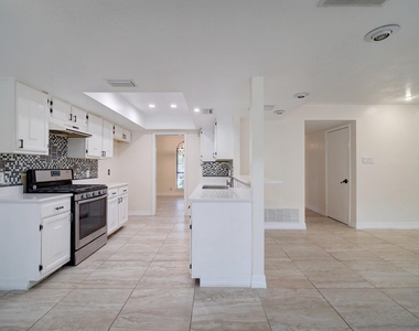 10509 Doering Ln - Photo Thumbnail 7