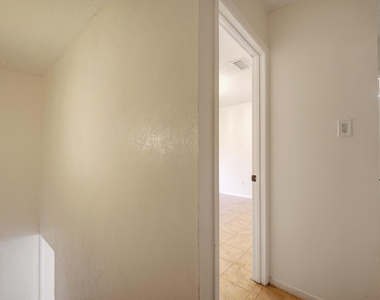 10509 Doering Ln - Photo Thumbnail 21