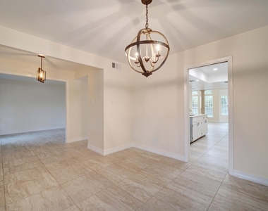 10509 Doering Ln - Photo Thumbnail 5