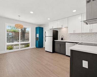 5332 Balcones Dr - Photo Thumbnail 3