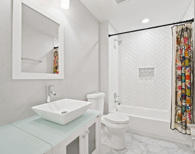 5332 Balcones Dr - Photo Thumbnail 11