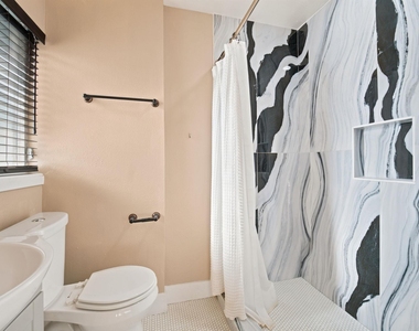 5332 Balcones Dr - Photo Thumbnail 9