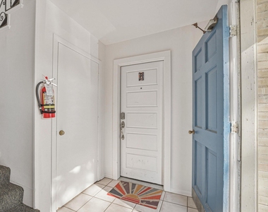 5332 Balcones Dr - Photo Thumbnail 2