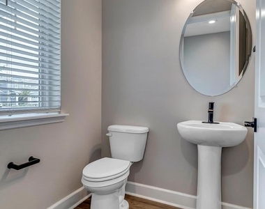 428 Settlers Landing Drive - Photo Thumbnail 13
