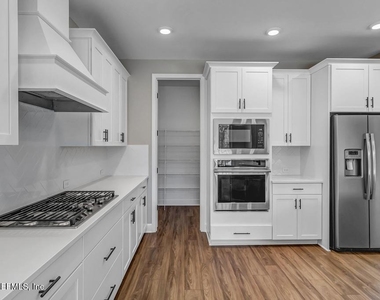 428 Settlers Landing Drive - Photo Thumbnail 9