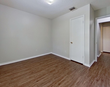 477 Crabapple Court - Photo Thumbnail 8