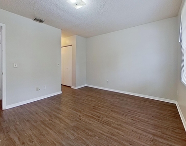 477 Crabapple Court - Photo Thumbnail 4