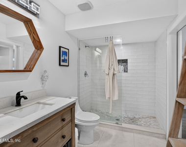 202 Vista Lagoon Court - Photo Thumbnail 23