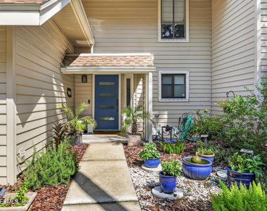 202 Vista Lagoon Court - Photo Thumbnail 3