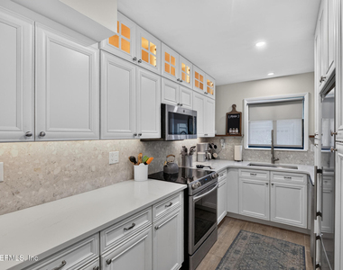 202 Vista Lagoon Court - Photo Thumbnail 11