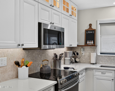 202 Vista Lagoon Court - Photo Thumbnail 10