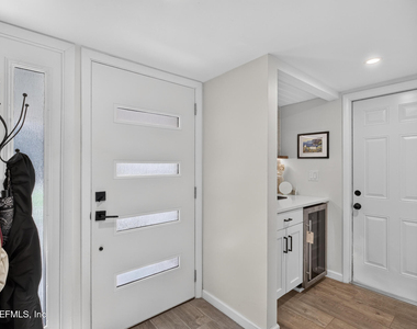 202 Vista Lagoon Court - Photo Thumbnail 16