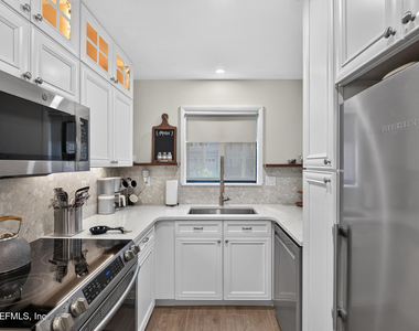202 Vista Lagoon Court - Photo Thumbnail 13