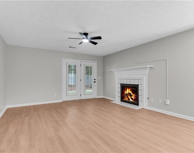 5097 Village Green Way - Photo Thumbnail 12