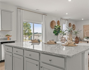 2084 Pecan Drive - Photo Thumbnail 4