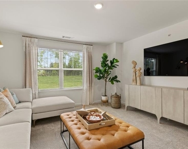 2084 Pecan Drive - Photo Thumbnail 8