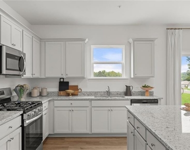 2084 Pecan Drive - Photo Thumbnail 2