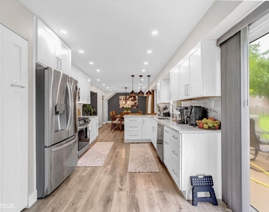1111 Plum Grove Circle - Photo Thumbnail 6