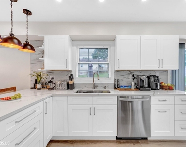 1111 Plum Grove Circle - Photo Thumbnail 5