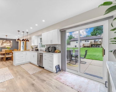 1111 Plum Grove Circle - Photo Thumbnail 7