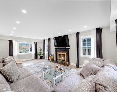 1111 Plum Grove Circle - Photo Thumbnail 16