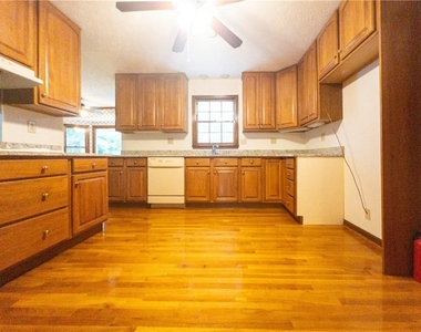 965 Millbrook Court - Photo Thumbnail 8