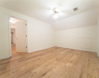 965 Millbrook Court - Photo Thumbnail 18
