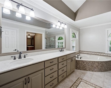 5525 Hampstead Way - Photo Thumbnail 35