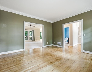 5525 Hampstead Way - Photo Thumbnail 6