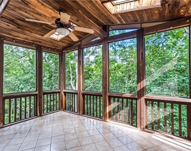 5525 Hampstead Way - Photo Thumbnail 10