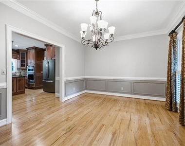 5525 Hampstead Way - Photo Thumbnail 18