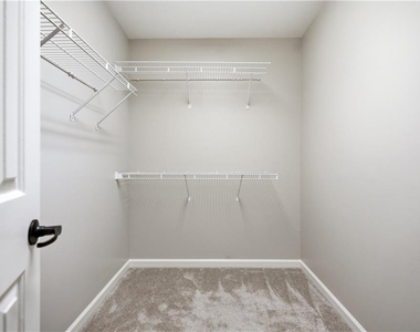 5525 Hampstead Way - Photo Thumbnail 31