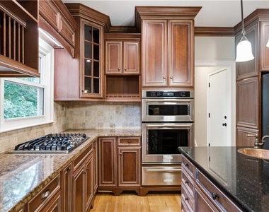 5525 Hampstead Way - Photo Thumbnail 15