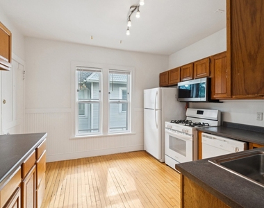 807 Greenleaf Street - Photo Thumbnail 11