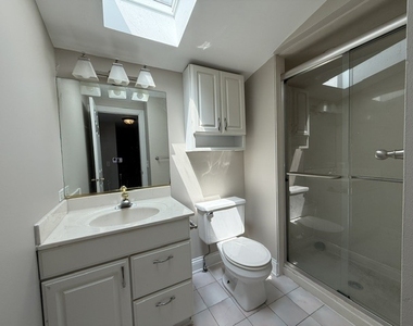 1000 E Touhy Avenue - Photo Thumbnail 11