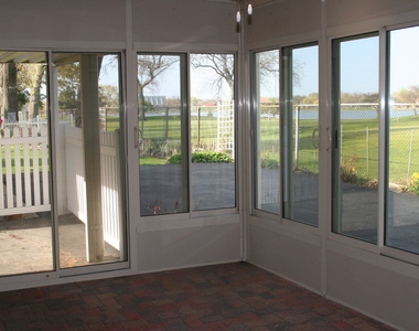 1000 E Touhy Avenue - Photo Thumbnail 3