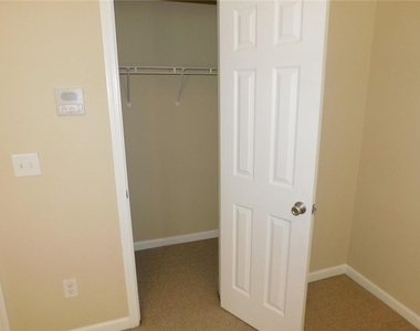 102 Hidden Creek Drive - Photo Thumbnail 12