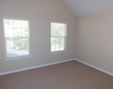 102 Hidden Creek Drive - Photo Thumbnail 15