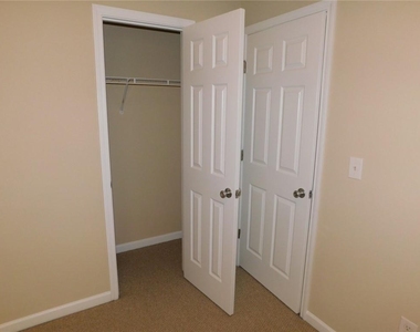 102 Hidden Creek Drive - Photo Thumbnail 14