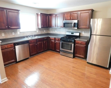 102 Hidden Creek Drive - Photo Thumbnail 6