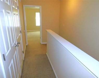 102 Hidden Creek Drive - Photo Thumbnail 9