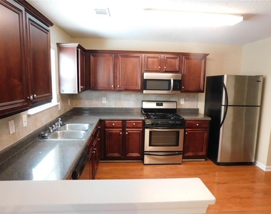 102 Hidden Creek Drive - Photo Thumbnail 5