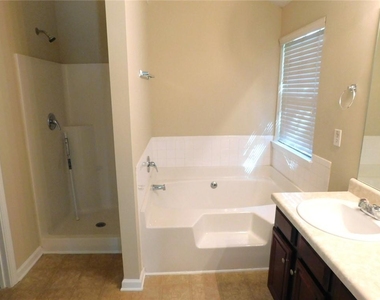 102 Hidden Creek Drive - Photo Thumbnail 18
