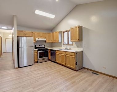 1324 Post Oak Court - Photo Thumbnail 8