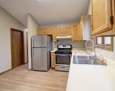 1324 Post Oak Court - Photo Thumbnail 9