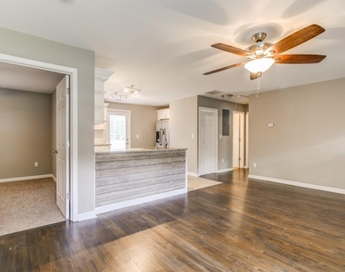 567 Ashburton Avenue - Photo Thumbnail 7