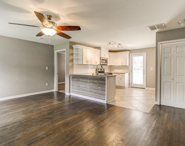 567 Ashburton Avenue - Photo Thumbnail 1