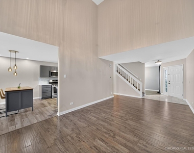152 Brittany Drive - Photo Thumbnail 4