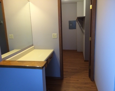 4709 Yender Avenue - Photo Thumbnail 7
