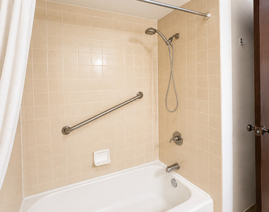 5733 W 103rd Street - Photo Thumbnail 5